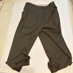 Louis Raphael Gray Dress Pants with Tailored Waist and Pleated Front